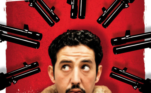 Affiche du film Opération Casablanca de Laurent Nègre. On voir le visage du héros du film, entouré de canons de fusils braqués sur lui.