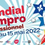 sur un fond strié bleu et blanc, les drapeaux québécois, suisse, belge, français et alsacien en forme d'étoiles avec le texte "mondial d'impromptues professionnel du 11 au 15 mai 2022"